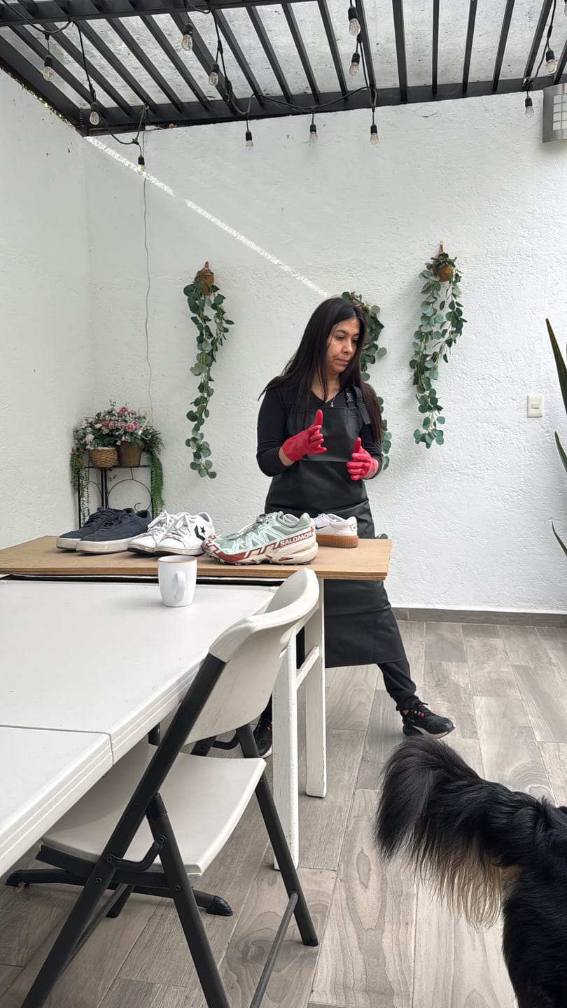 Customer photo review of CURSO EN LÍNEA DE LIMPIEZA PROFESIONAL DE TENIS