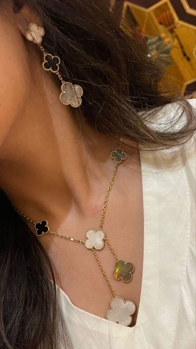 Customer photo review of AV Four Leaf Clover yellow gold