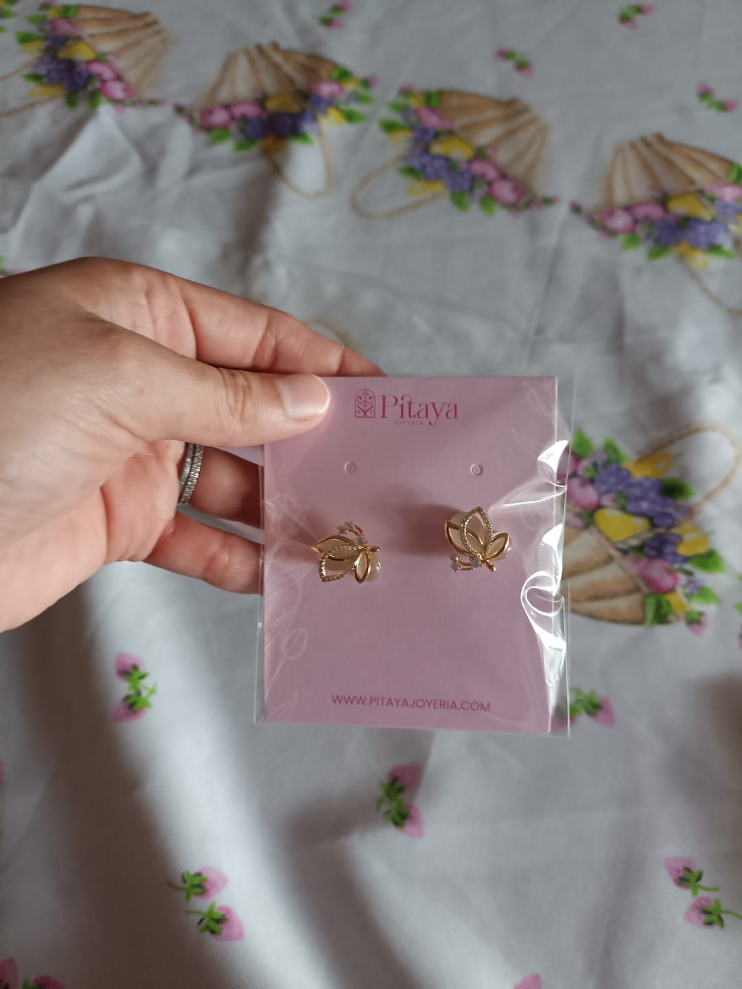 Customer photo review of Aretes Butterfly Gold