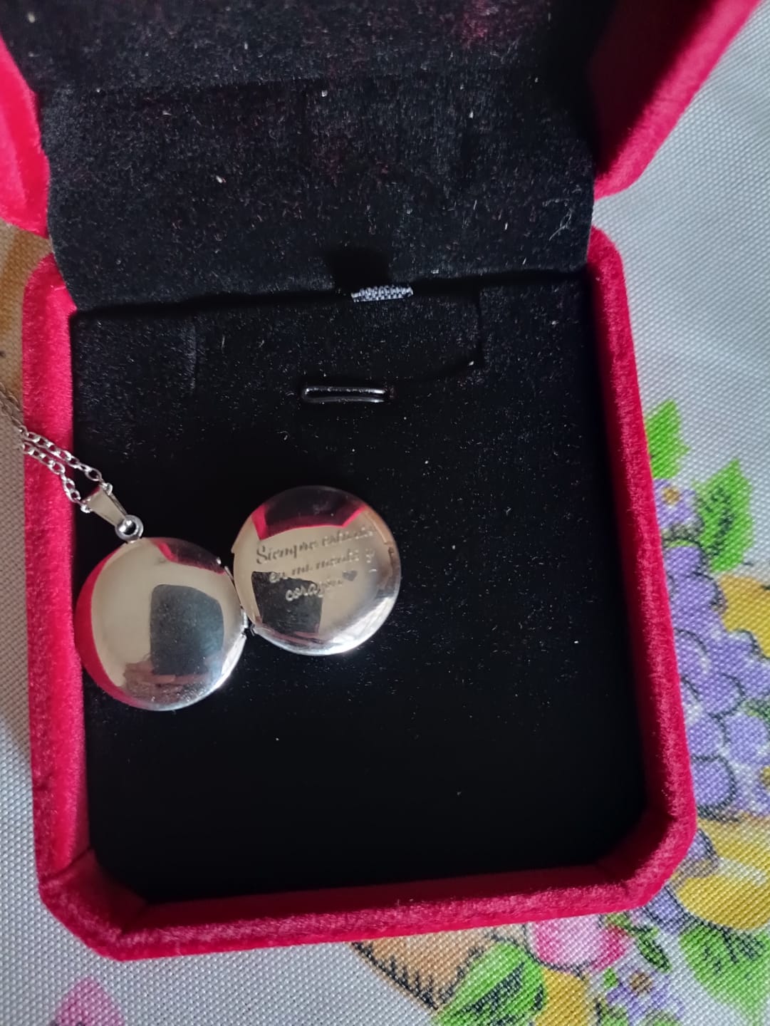 Customer photo review of Relicario Redondo Personalizado