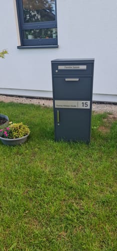 Customer photo review of Paketbox PB1 mit Briefkasten | anthrazit - RAL7016 | personalisiert mit Edelstahl-Schild