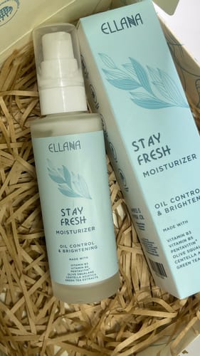 Customer photo review of Stay Fresh Moisturizer Controls Oil and Brightens