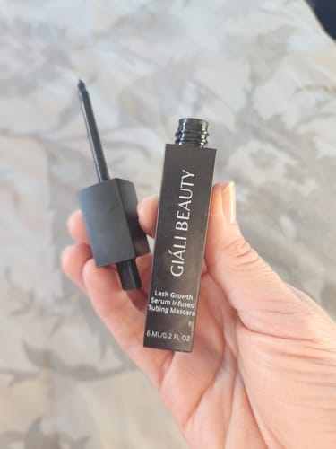 Customer photo review of Giali Beauty Lash Growth Serum Infused Tubing Mascara Black 6ml