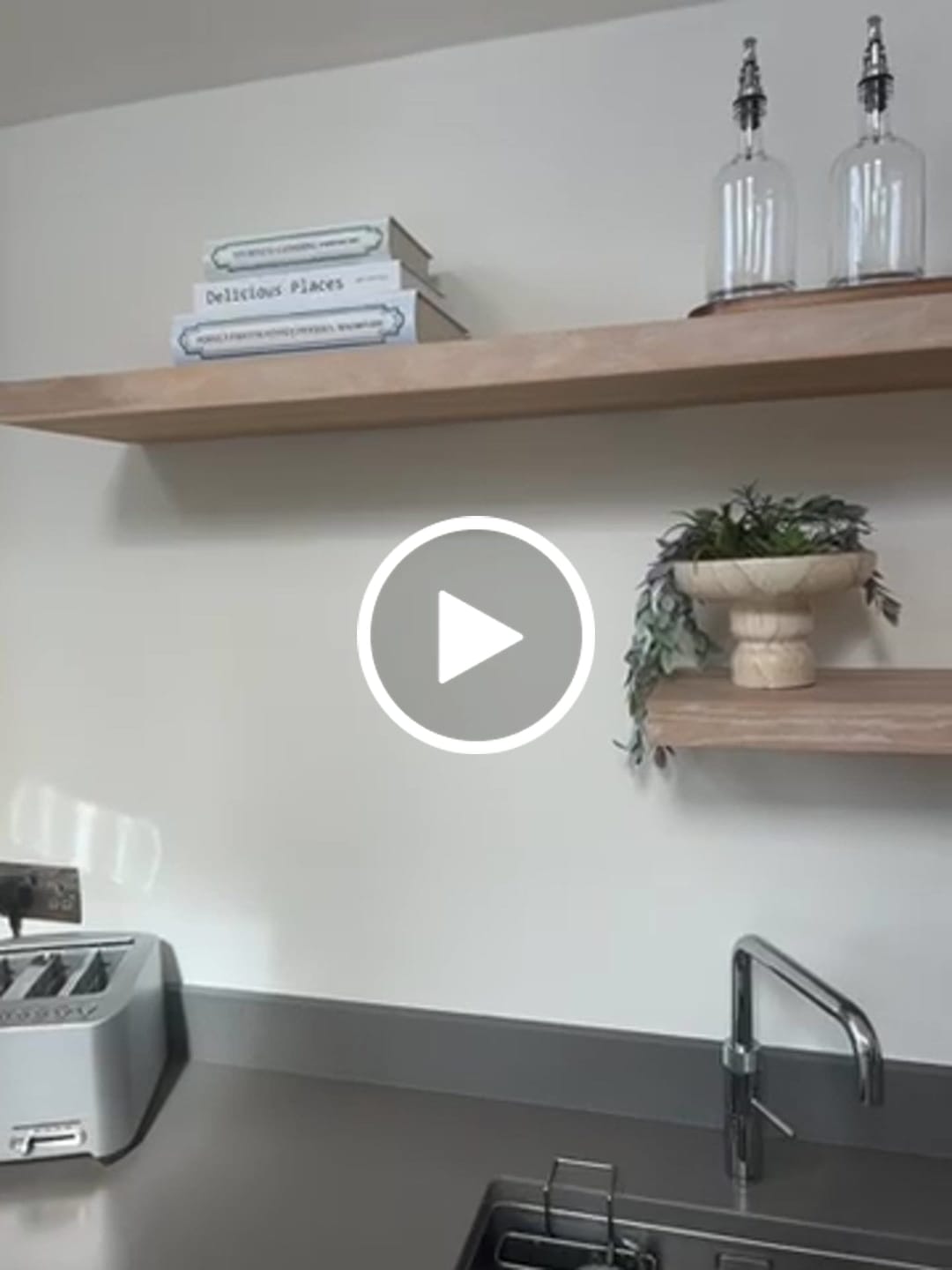 Customer video review of Set of 3 Round Glass Oil Bottle 500 ML & Rectangle Tray