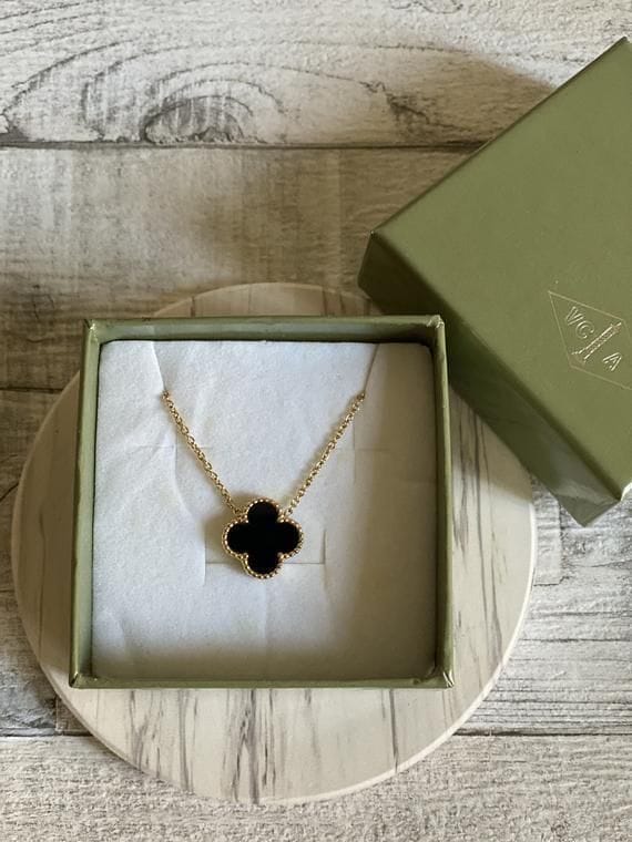 Customer photo review of AV Four Leaf Clover yellow gold