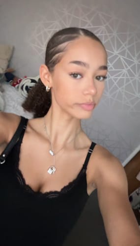 Ruby G. review of FLAWLESS FINISH CONCEALER image 1 out of 1