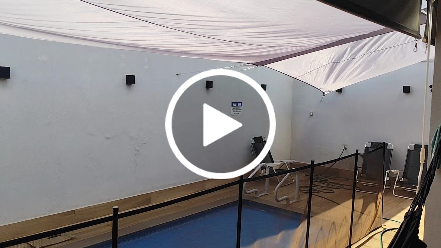 Customer video review of Toldo de Sombreamento Portátil para Área Externa