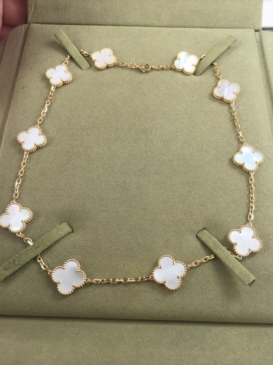 Customer photo review of AV Four Leaf Clover yellow gold