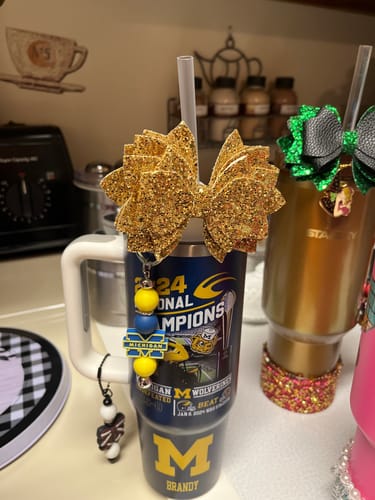 Customer photo review of GOLDEN Glitter Tumbler Bow