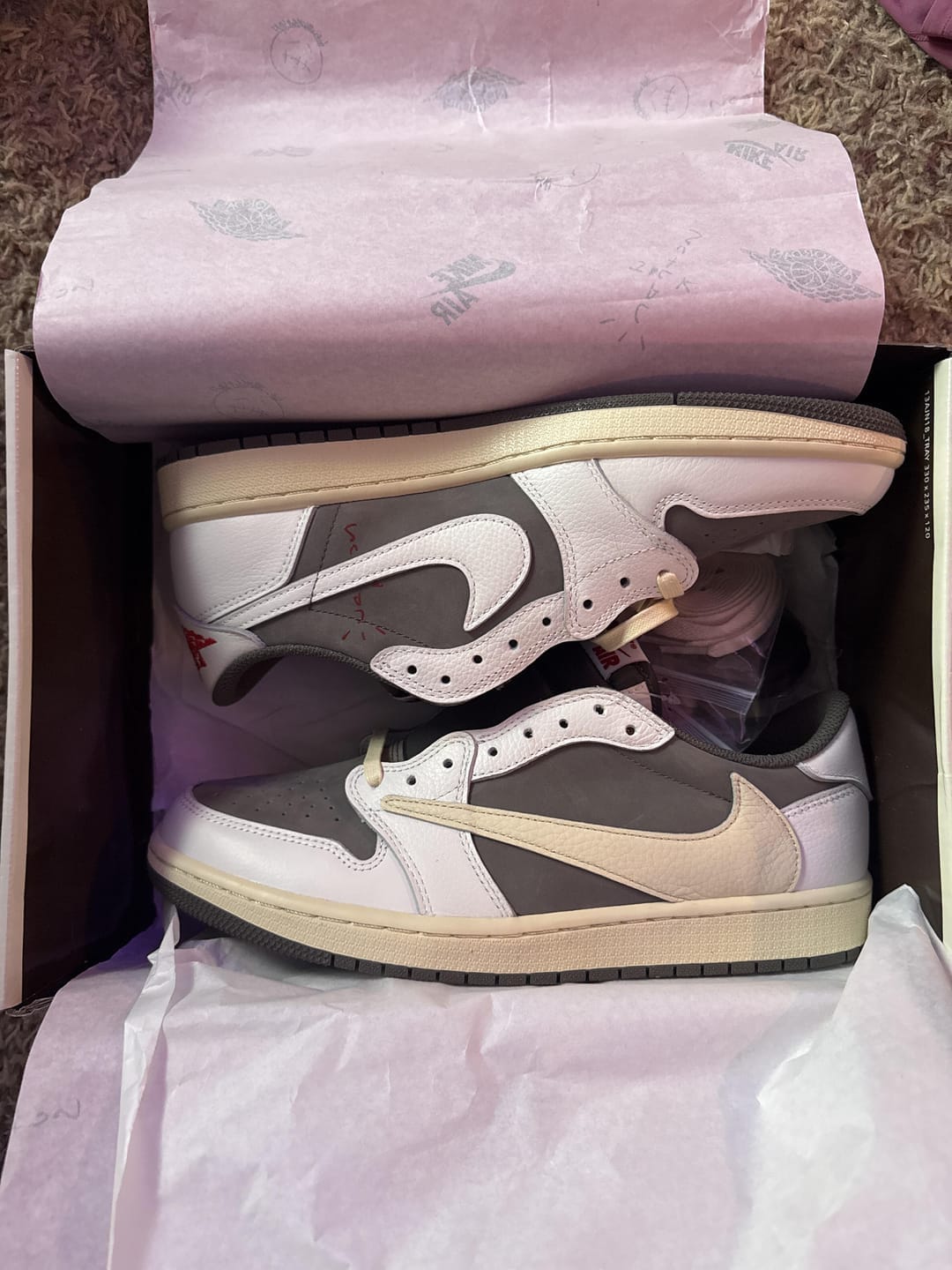 Customer photo review of JORDAN 1 Low - Travis Scott Reverse Mocha - Black Unisex Streetwear Limited Edition