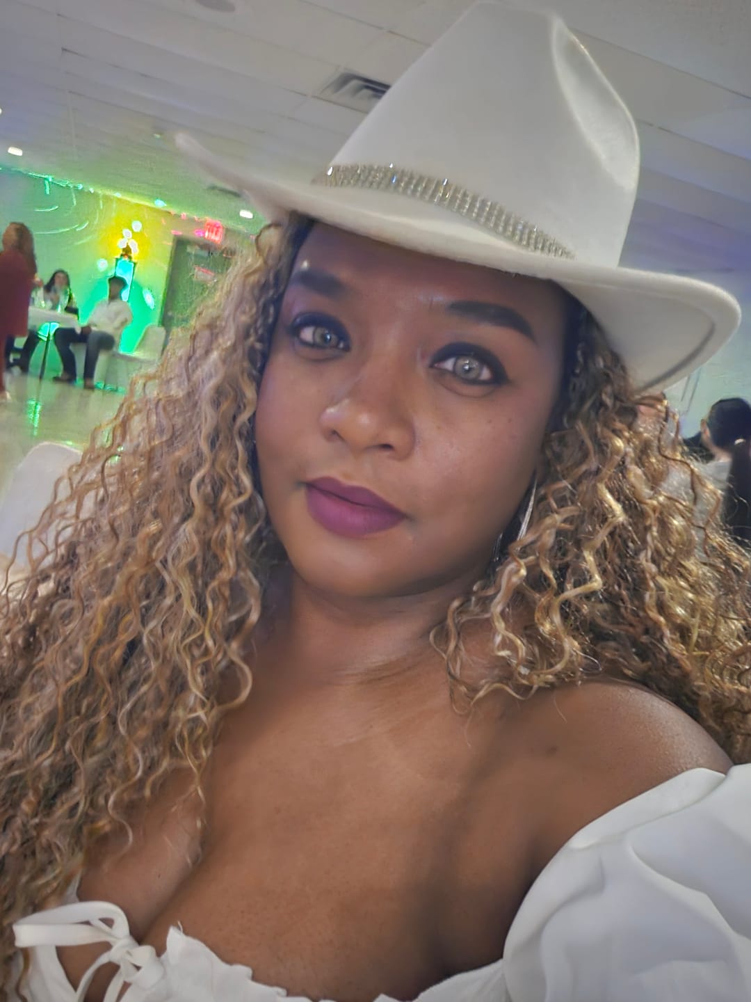 Customer photo review of Bobbi Boss Xtra Boho Pre-Looped Crochet Braids - BOHO FINE TWIST+WAVE 14/24 3X