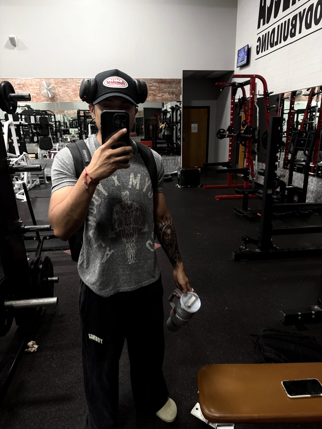 Customer photo review of 4206 - Gold's Gym Heather Tees