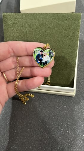 Customer photo review of Collana Foto Personalizzata Cuore In Acciaio