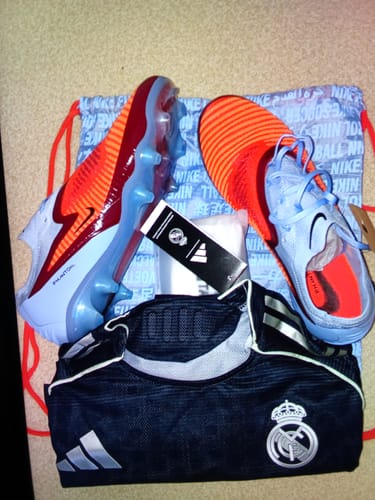 Customer photo review of Phantom 6 Low Elite FG - Scary Good Bleu/Rouge