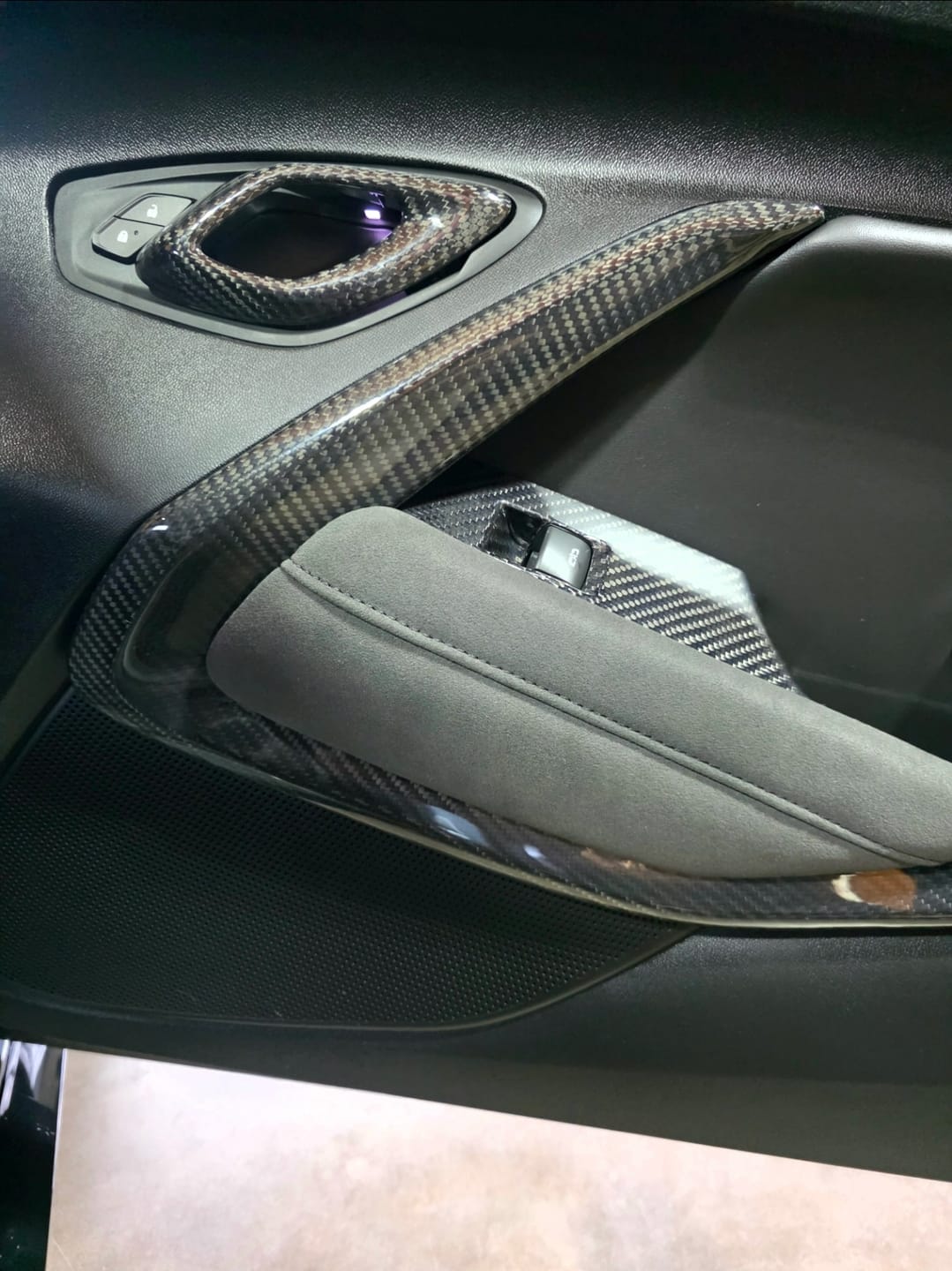 Customer photo review of 2016-2024 Camaro Real Carbon Fiber Interior Door Panel Chrome Trim Cover