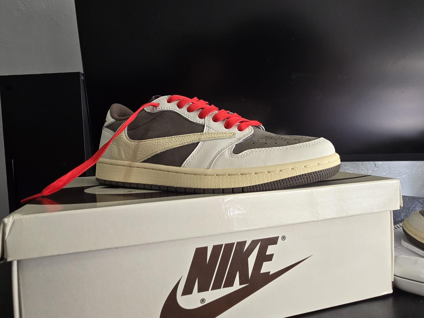 Customer photo review of JORDAN 1 Low - Travis Scott Reverse Mocha - Black Unisex Streetwear Limited Edition