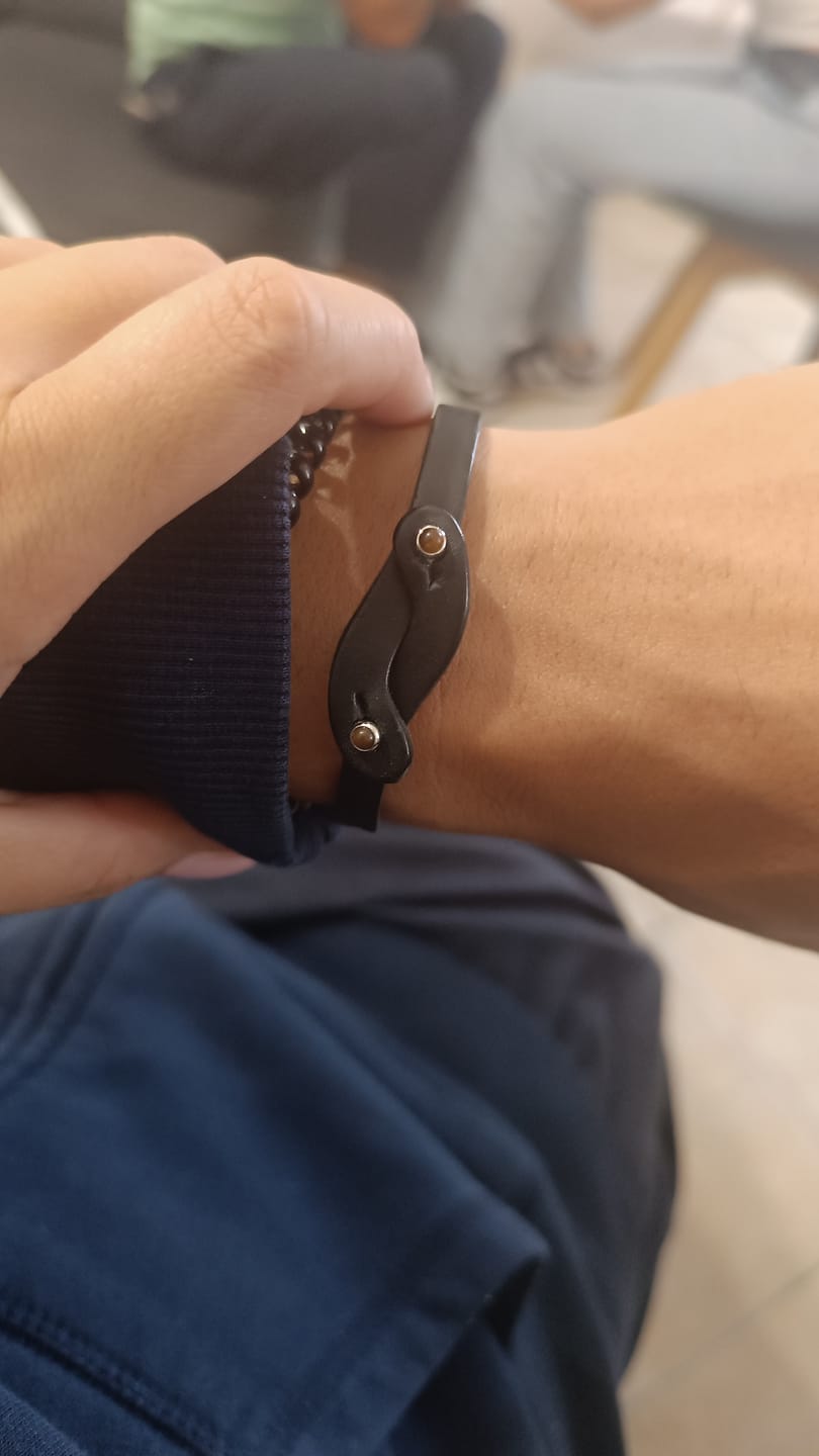 Customer photo review of Bracciale pelle Noi Occhio di Tigre Tulsi
