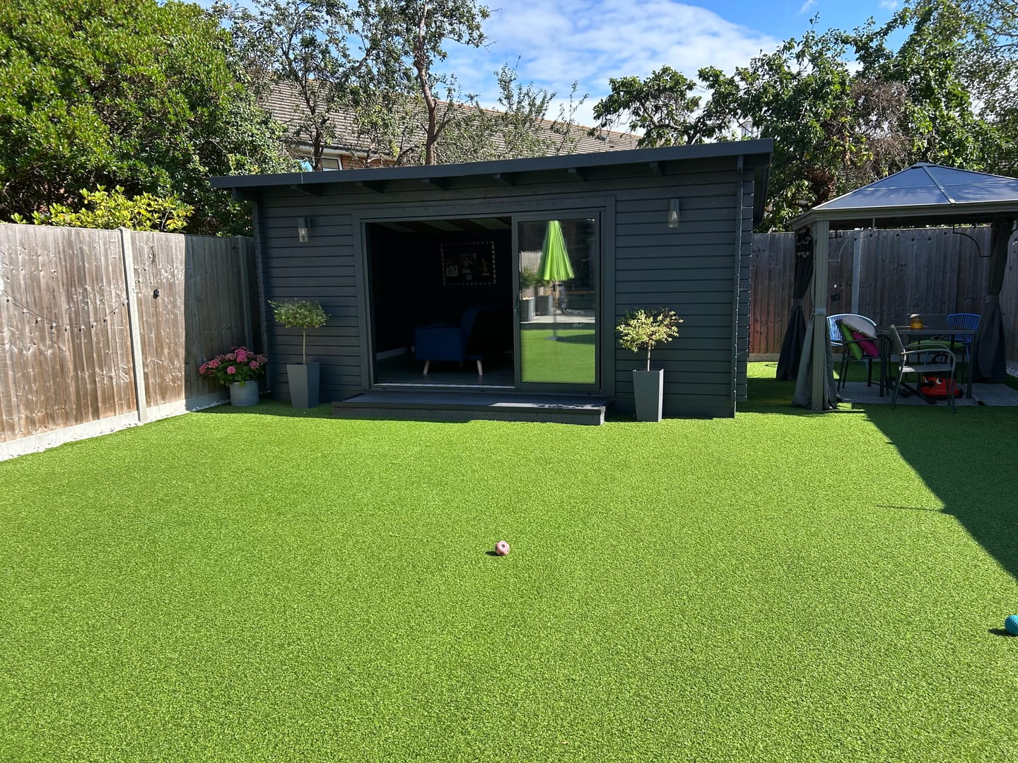 Customer photo review of Lea L (5.3x3.8m | 19.4m2 | 44mm) Pent Garden Room with Sliding Doors (Double Glazing Available)