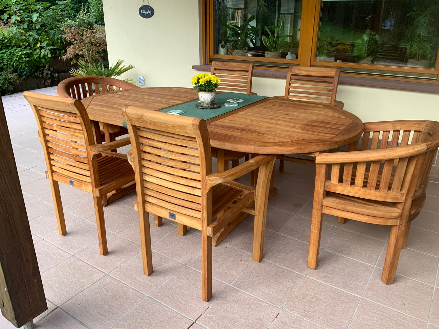 Customer photo review of Teak Gartenmöbel 180-240cm Ausziehtisch 4cm Platte (6 Oxford Stacking Stühle 2 San Francisco Stühle) Inklusive Kissen.