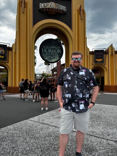 Customer photo review of Universal Monsters "The Bride Lives" – KUNUFLEX Short Sleeve Shirt