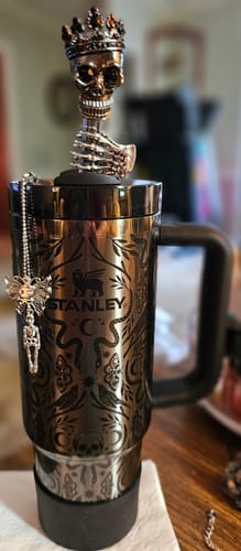 Customer photo review of Royal Skull Deluxe Straw Topper