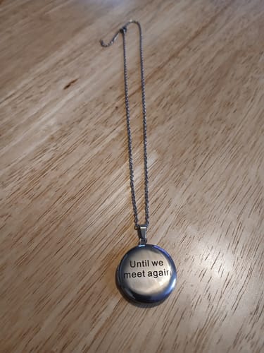 Madalyn C. review of Foldable Photo Frame Necklace Circle image 1 out of 2