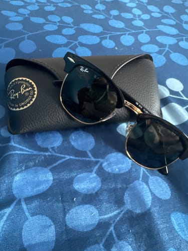 Customer photo review of Lentes De Sol Rb Club Rb3016n Negro Dorado Verde G15