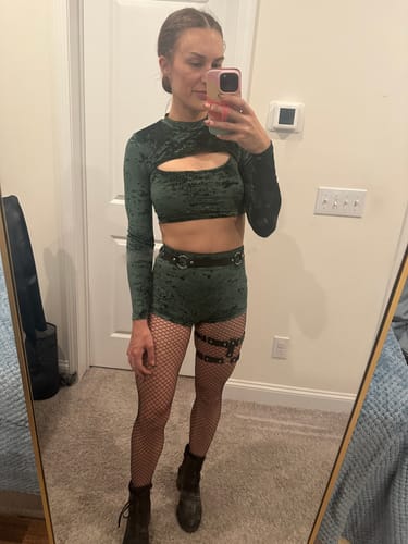 Customer photo review of Moss Babe Long Sleeve Crop Top - Green Velvet