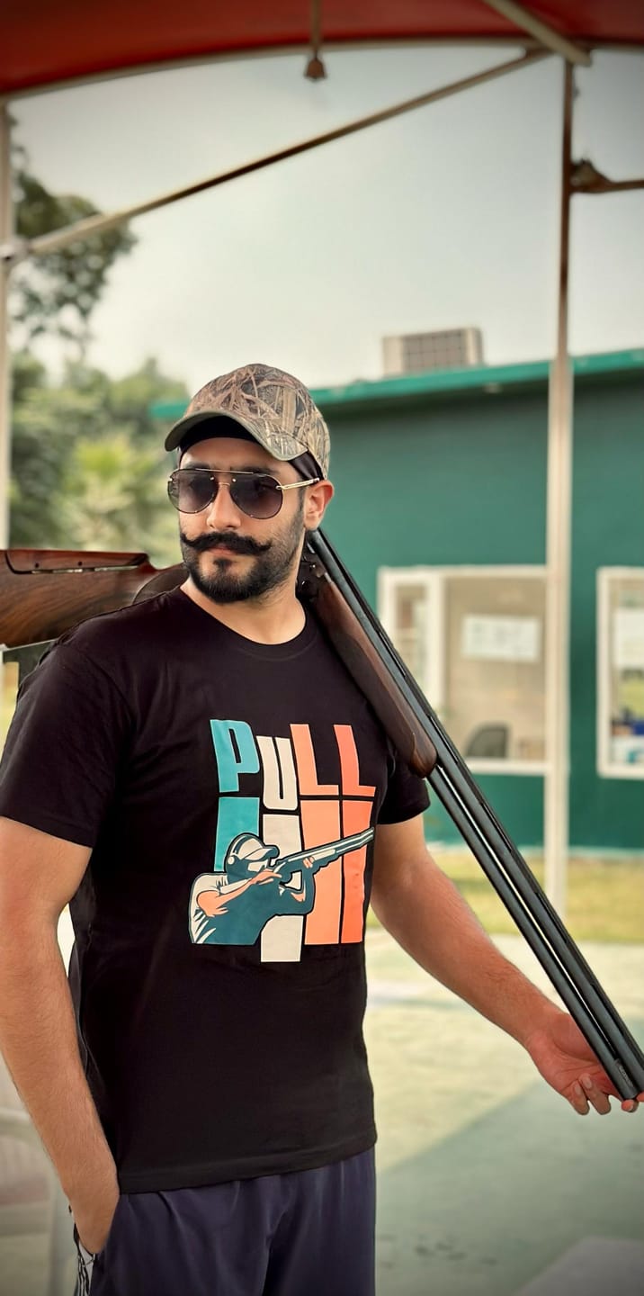 Customer photo review of Shooting:Pull Retro Classic T-Shirt