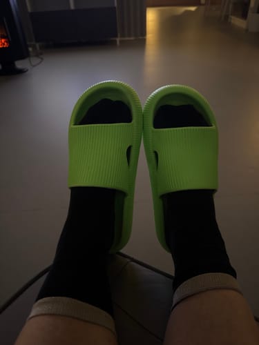 Customer photo review of HappyFlops