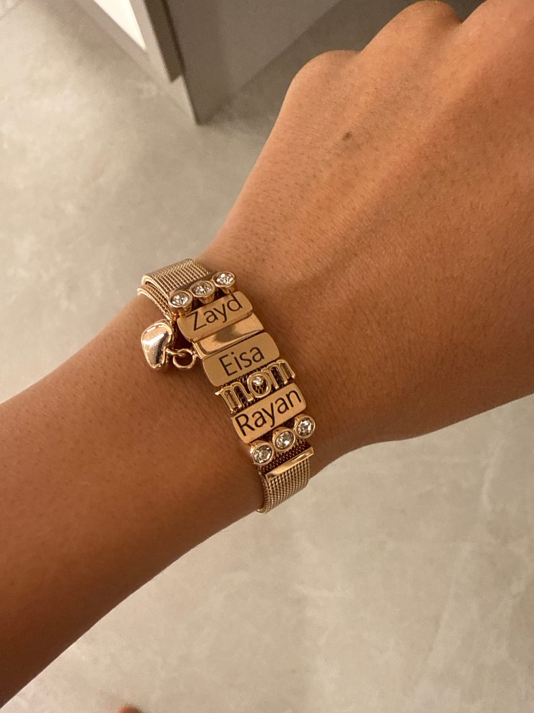 Customer photo review of Mesh charm name rosé gold