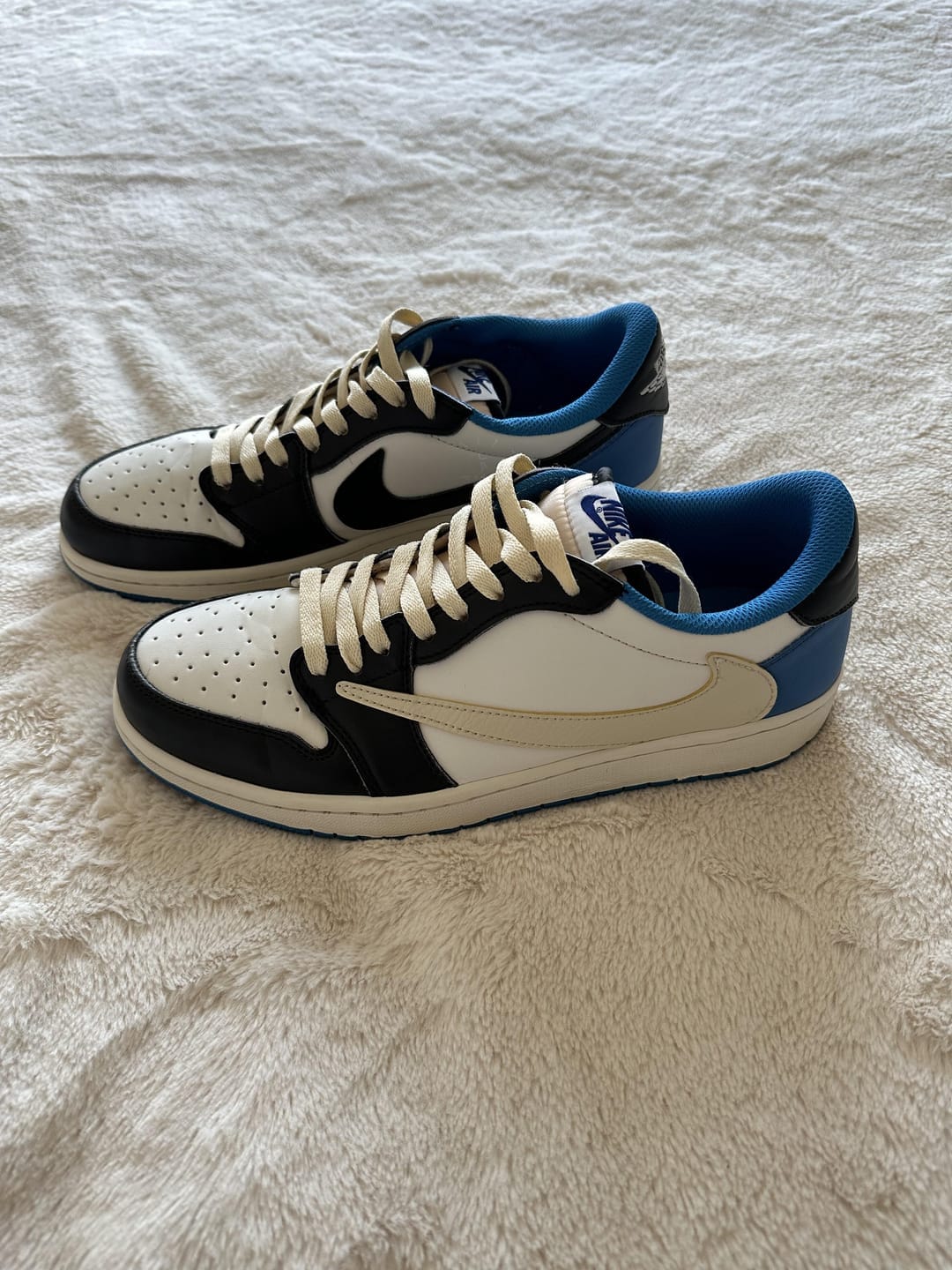 Customer photo review of JORDAN 1 Low - Travis Scott Fragment - Black Unisex Streetwear Limited Edition