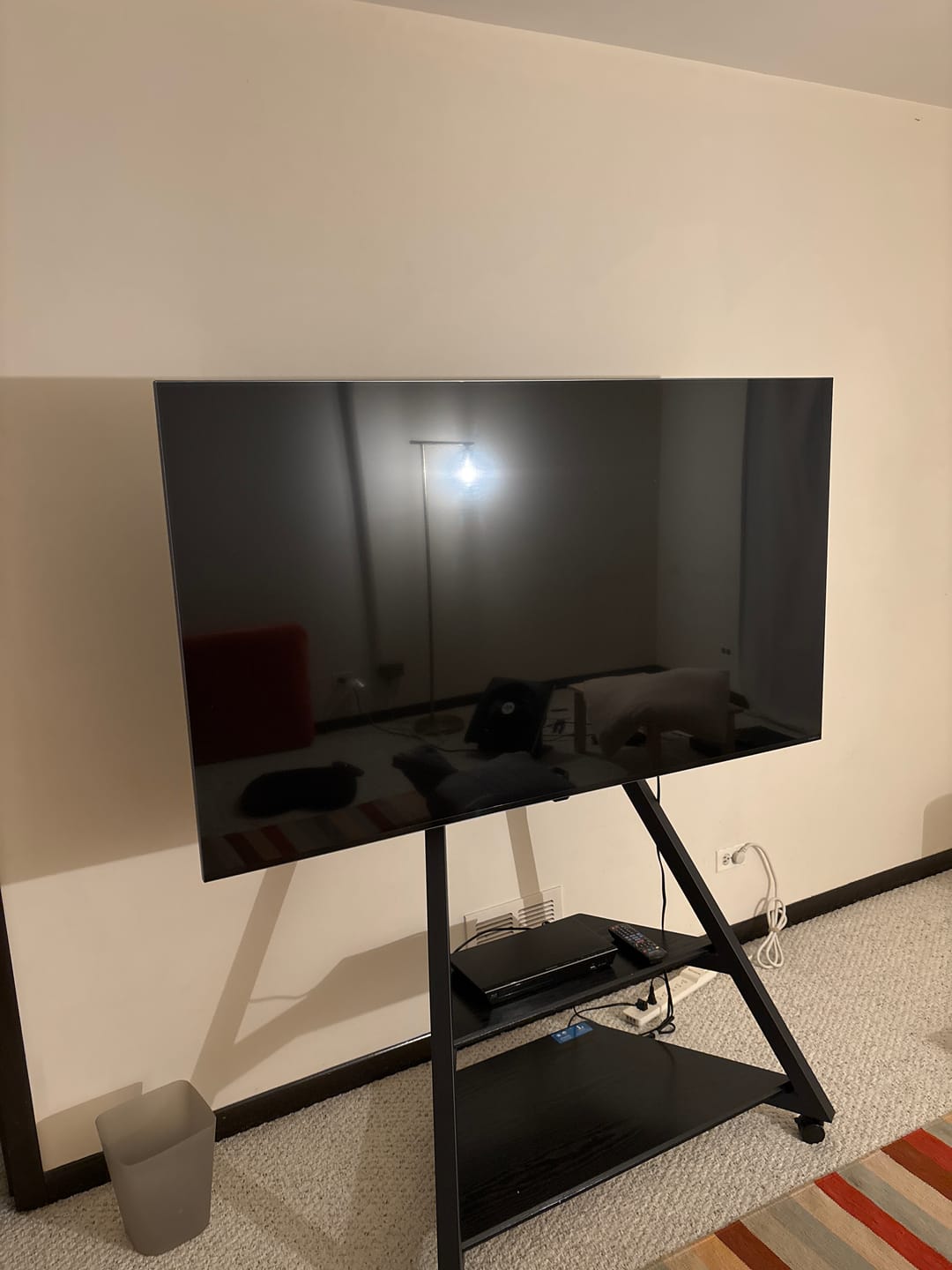 Customer photo review of Eiffel FT75 TV Stand
