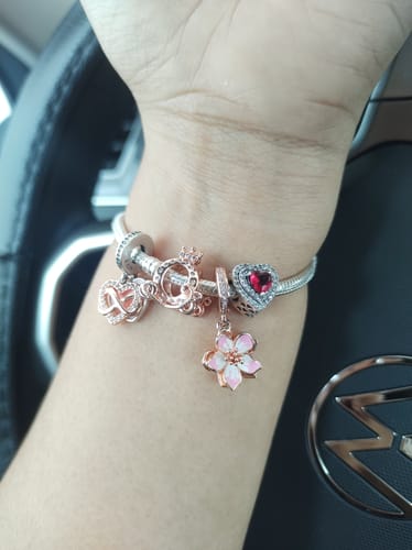 Customer photo review of CHARM COLGANTE CORAZON INFINITO RESPLANDECIENTE PANDORA