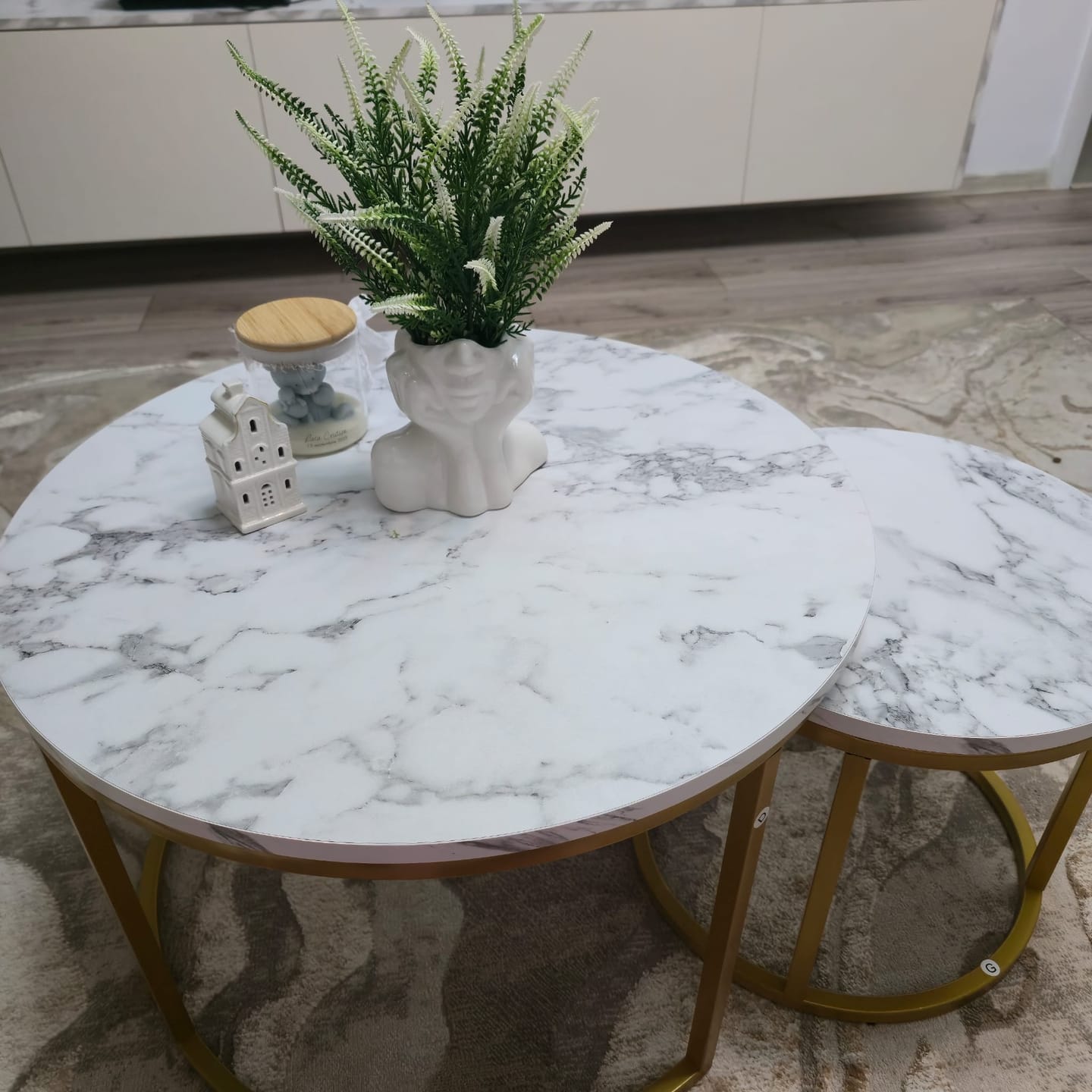 Customer photo review of Set 2 masute cafea PAOLA, alb cu efect de marmura/auriu