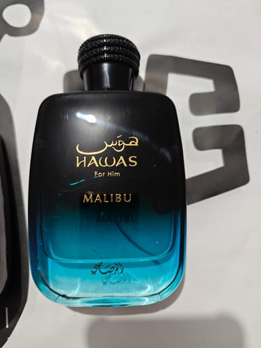 Reseña con foto de un cliente sobre Perfume Rasasi Hawas Malibu 100 ml EDP