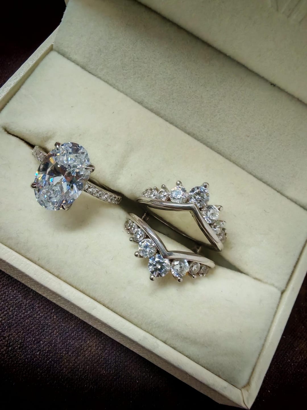 Customer photo review of Louily Exclusive 4.0Ct/5.0Ct Oval Cut Wedding Ring Set With Jacket Wedding Band