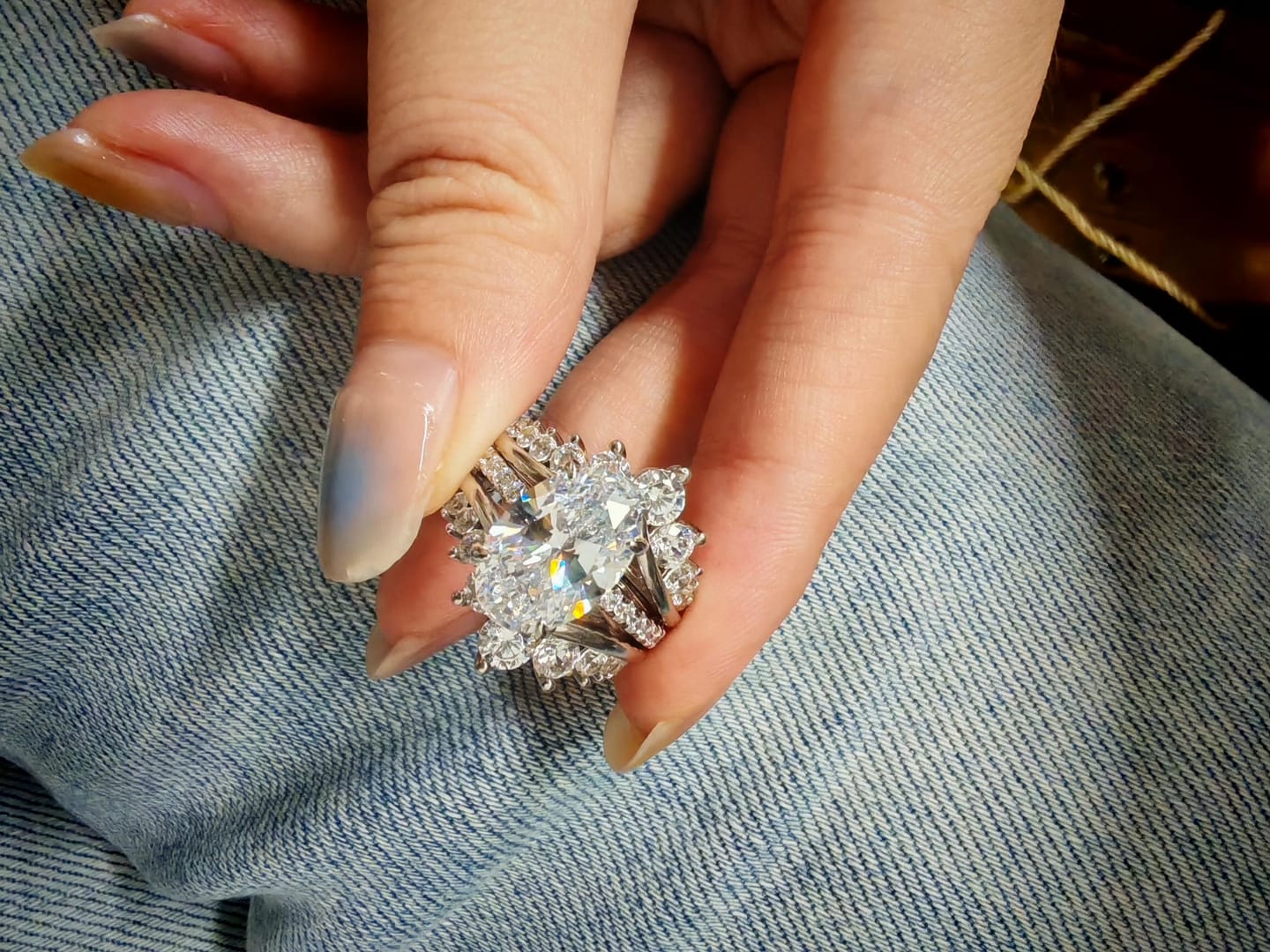 Customer photo review of Louily Exclusive 4.0Ct/5.0Ct Oval Cut Wedding Ring Set With Jacket Wedding Band
