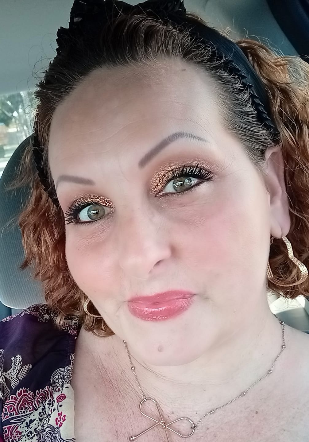Customer photo review of Mandela Marbled Multichrome Magnetic Eyeshadow Palette