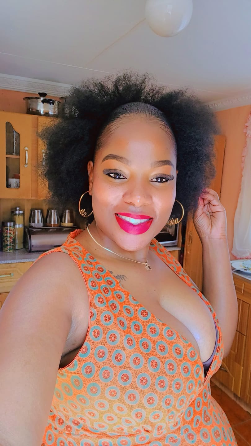 Customer photo review of Gold Precious Era Logo Hoops