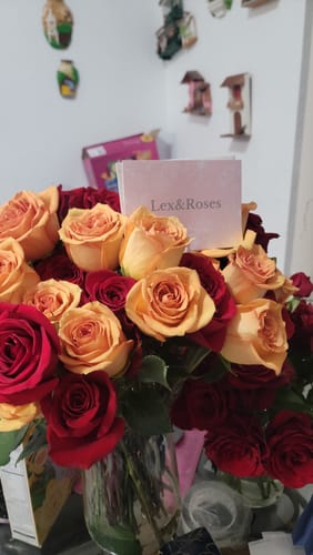Customer photo review of Cappuccino & Red Rose Bouquet