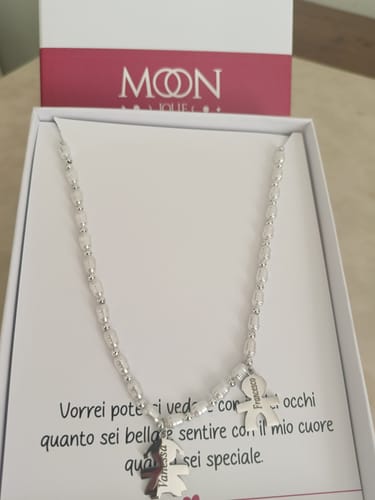 Customer photo review of Girocollo perline con bambini e incisione