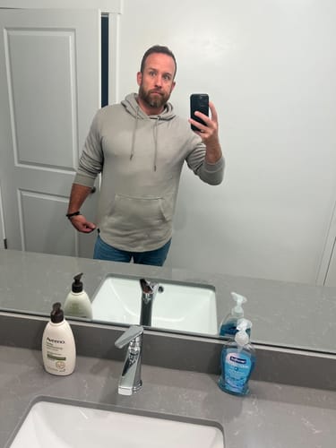 Customer photo review of 021 ESSENTIAL DROP-CUT HOODIE
