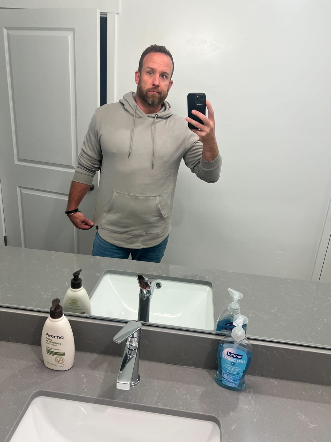 Customer photo review of 021 ESSENTIAL DROP-CUT HOODIE