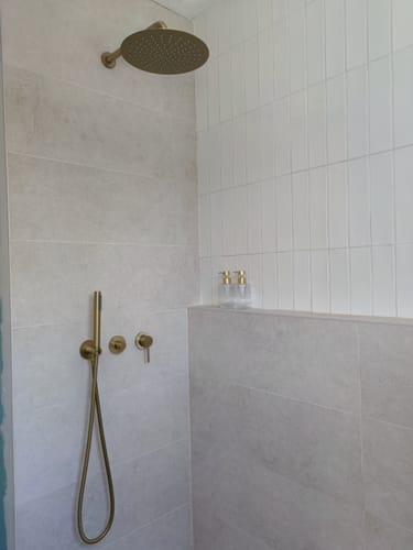 Customer photo review of Colonne de douche encastrée or brossé
