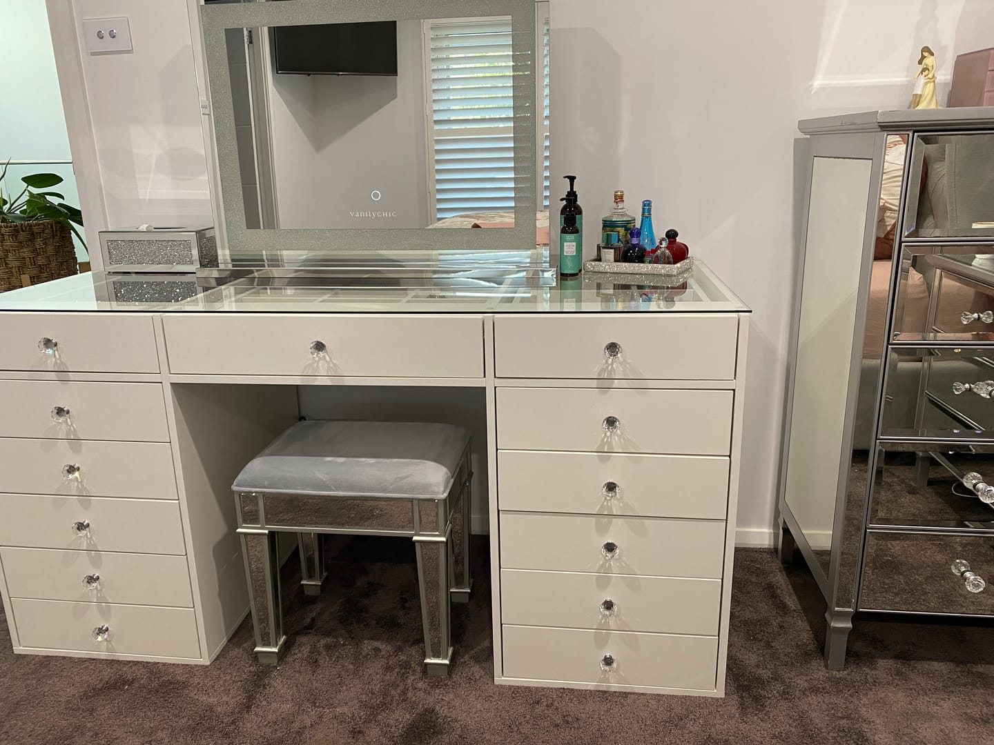 Customer photo review of Mirrored Makeup Stool (Velvet Cushion)
