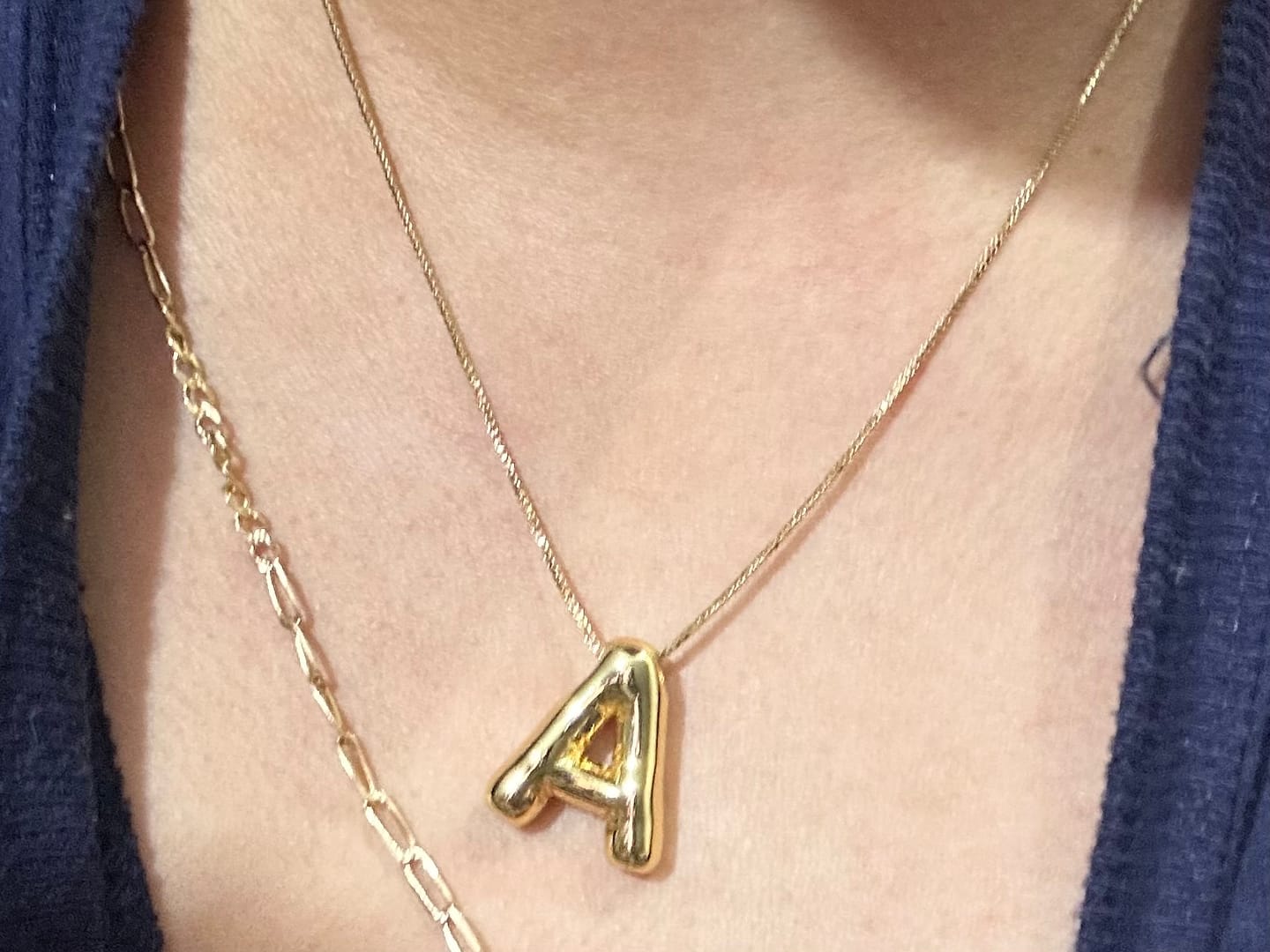 Customer photo review of Collar Dorado Liso Inicial Balloon