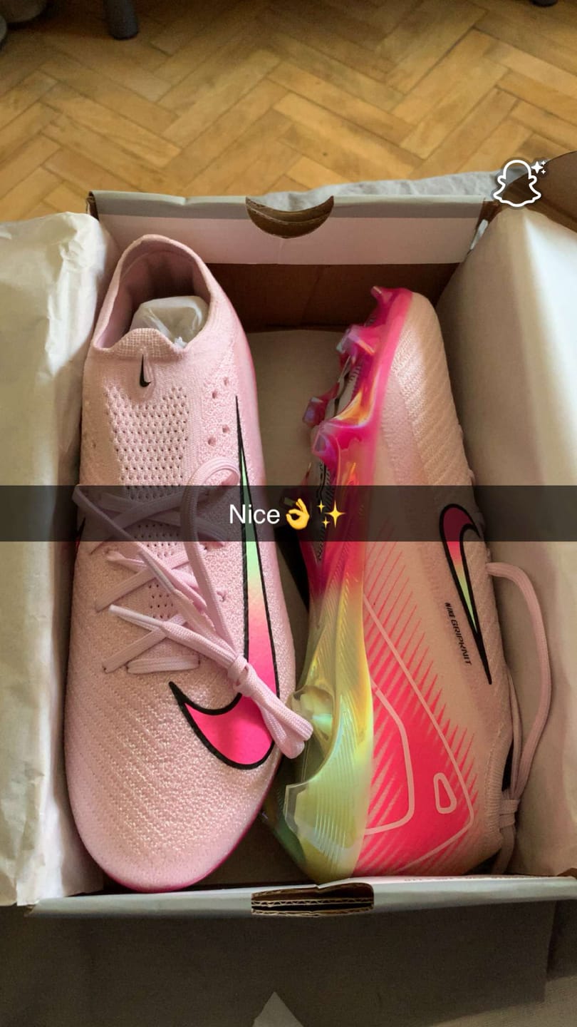 Customer photo review of MERCURIAL VAPOR 16 FG Nike By You - Rose