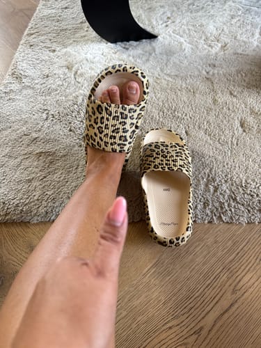 Customer photo review of HappyFlops Limited Editions