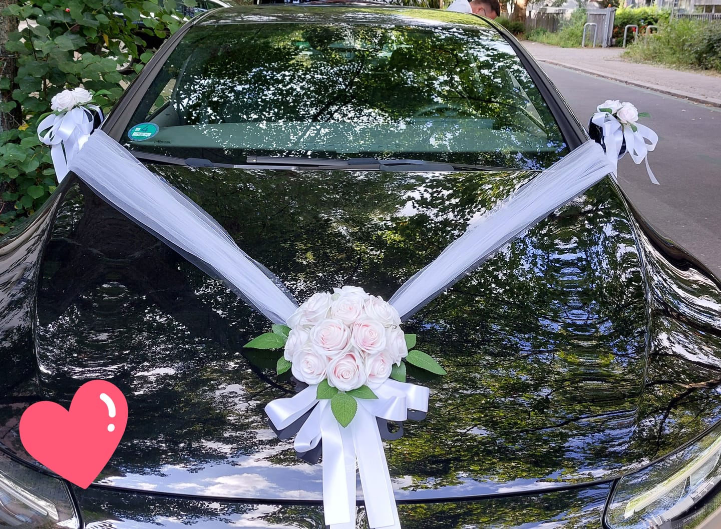 Customer photo review of Blumengesteck für die Motorhaube - Nicole Puderrosa